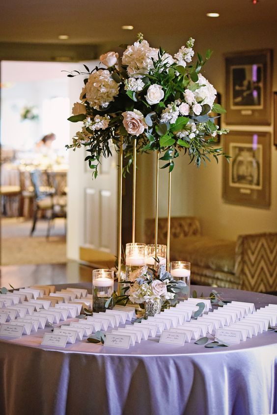 gold centrepiece stucture